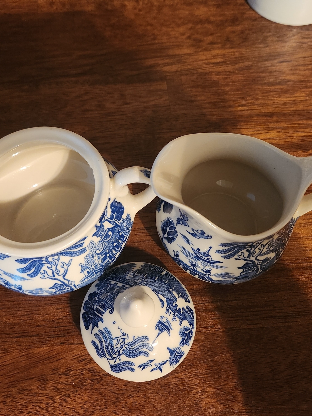 English Ironstone Old Willow Creamer and Sugar Set - Picture 7 of 7